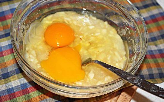 сырые куриные яйца