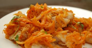 Минтай с овощами в духовке: рецепт с морковью и луком