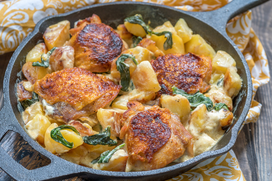 Приготовить бедро курицы в духовке с картошкой. Куриные бедра с картошкой в духовке – лучшие рецепты