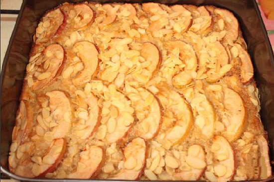 Простой рецепт пирога с яблоками в духовке    