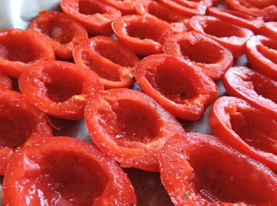 Взбрызнем томаты маслом