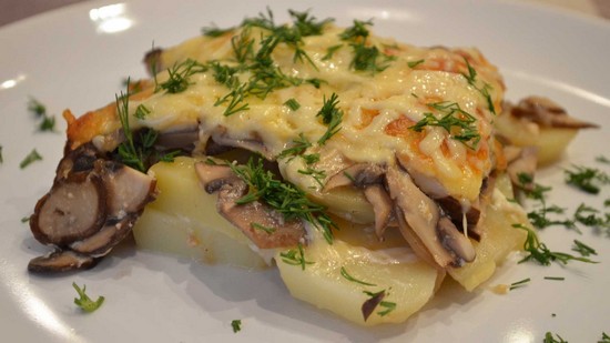 Картофель по-французски в духовке: рецепт с грибами