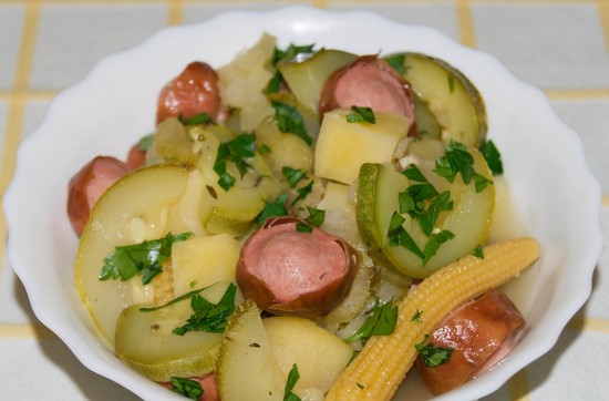 Печеная картошка в духовке в фольге с кукурузой и копчеными колбасками