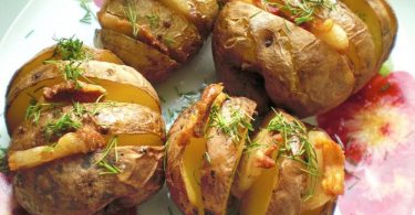 Как приготовить картошку с салом в духовке?