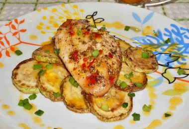 Курица, запеченная с кабачками в духовке: рецепт