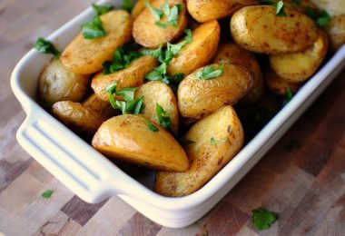 Молодая картошка в духовке: рецепт с кожурой