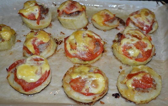 Кабачки под сыром в духовке с помидорами